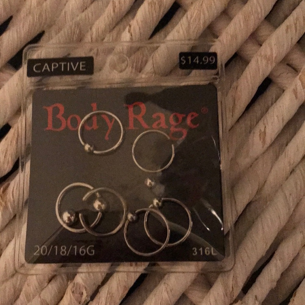 Captive ring